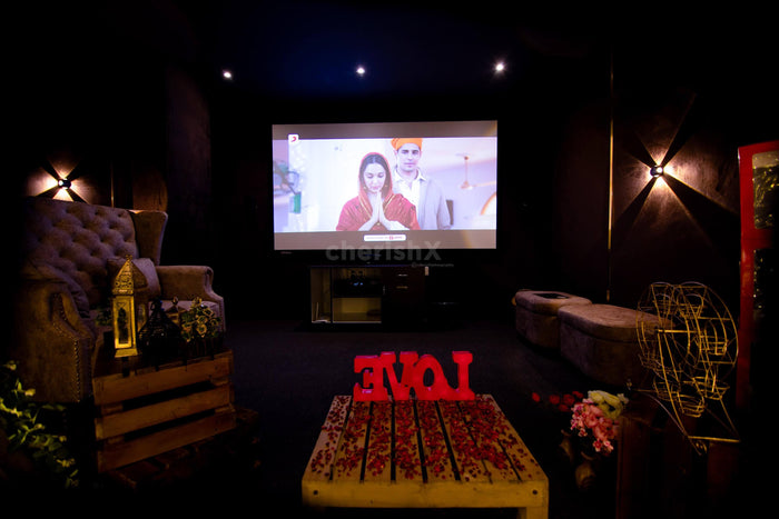 Romantic Couple Movie Date At ShowCity