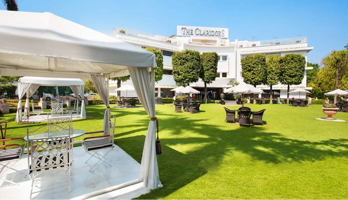 Memorable Cabana Candlelight Dinner At The Claridges, New Delhi