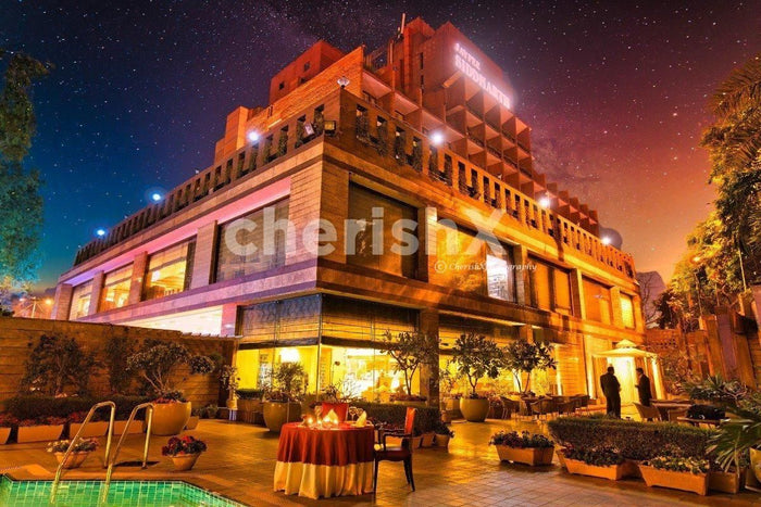 Jaypee Luxury Poolside Dining Experience