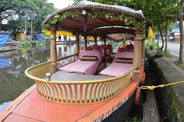 Signature From Cochin Port: Backwaters by Shikara (Covered Canoe Boat) & Chinese Nets