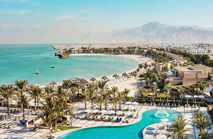 Luxury Getaways Gift Card Box: Choose Your Stay with Breakfast at 80+ High-Class Hotels