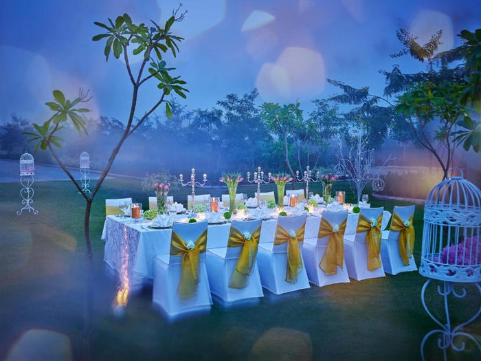 Memorable Cabana Candlelight Dinner At Taj Vivanta Delhi