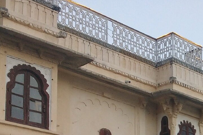 Delectable Evening Excursion: Bagore Ki Haveli Dance Show in Udaipur with Dinner