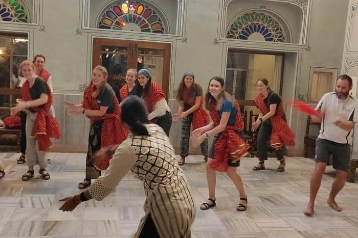Premium Bollywood Dance Class - Groove and shake on Hindi Movie hits !