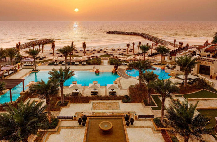 Luxury Getaways Gift Card Box: Choose Your Stay with Breakfast at 80+ High-Class Hotels
