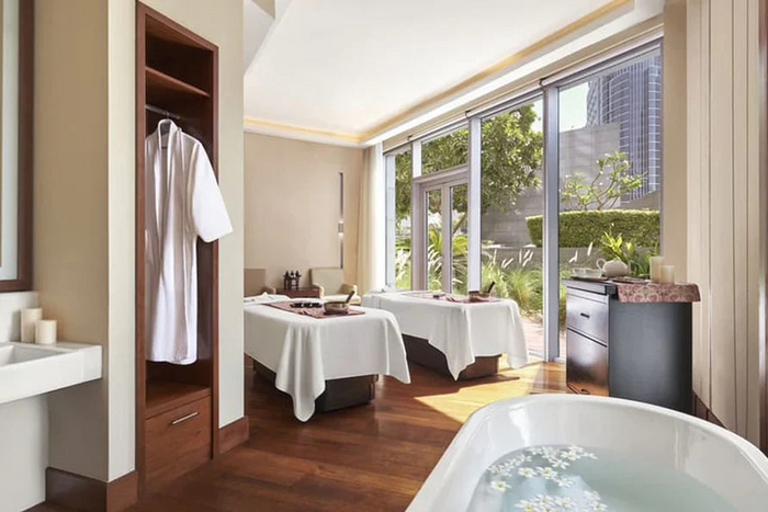 Udaipur Spa Retreat for Two Gift Box: Rejuvenating Couples Massage Experienc