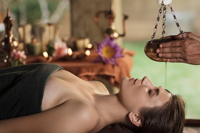 Relaxing 120-Minute Spa Package with Abhyanga, Shirodhara and Podikizhi at Ayurville – Ayurvedic Treatment & Spa Kochi