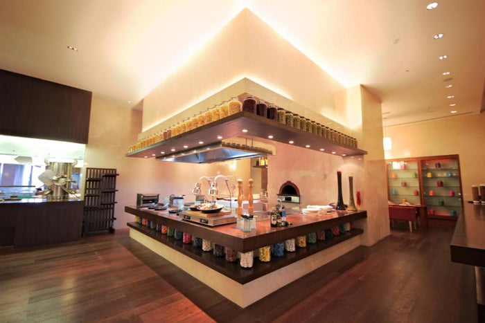 Memorable Cabana Candlelight Dinner At Taj Vivanta Delhi