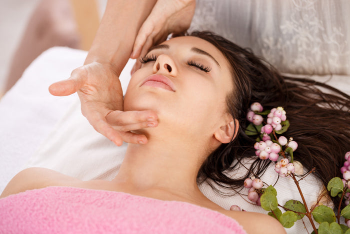 Smooth 15-Minute Solo Forehead Threading Experience at The Qalm Spa & Salon - Indore Marriott Hotel