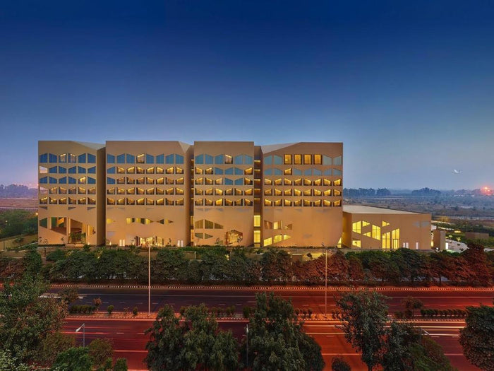 Memorable Cabana Candlelight Dinner At Taj Vivanta Delhi