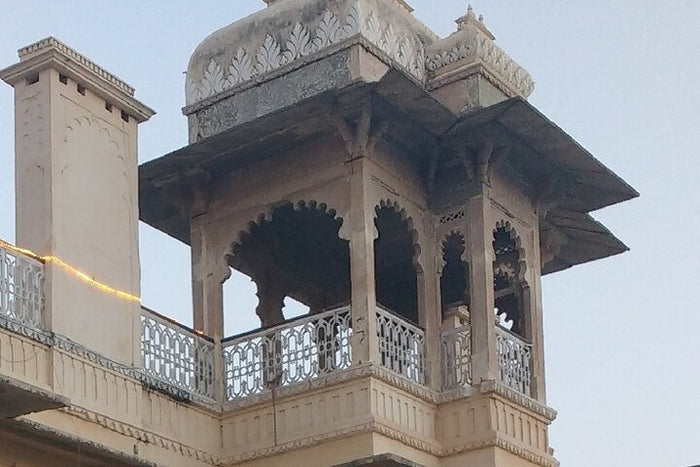 Delectable Evening Excursion: Bagore Ki Haveli Dance Show in Udaipur with Dinner