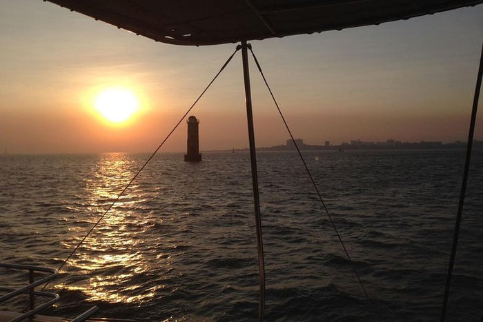Mumbai Sky Line Sailing Excursion with Oyster Sailing
