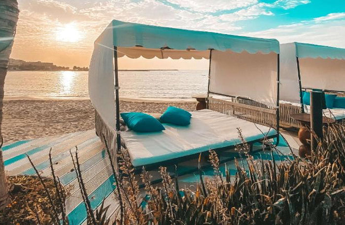 Luxury Getaways Gift Card Box: Choose Your Stay with Breakfast at 80+ High-Class Hotels
