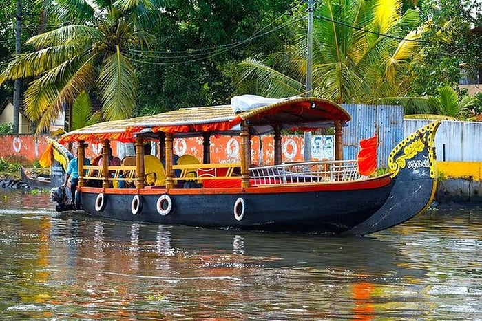 Signature From Cochin Port: Backwaters by Shikara (Covered Canoe Boat) & Chinese Nets