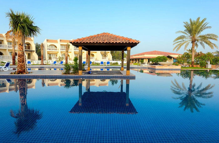 Luxury Getaways Gift Card Box: Choose Your Stay with Breakfast at 80+ High-Class Hotels