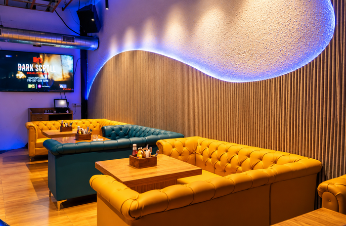 Vapour Bar Exchange Gurugram - Vibrant Dining & Bar Experience for Two
