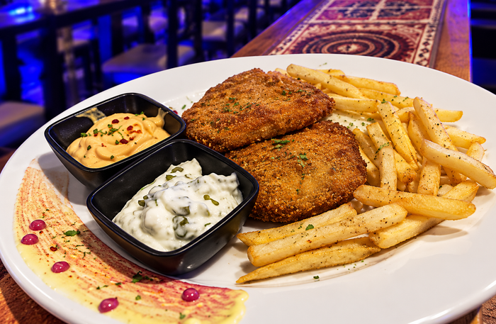 Vapour Bar Exchange Gurugram - Vibrant Dining & Bar Experience for Two