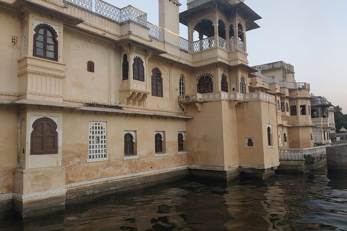 Delectable Evening Excursion: Bagore Ki Haveli Dance Show in Udaipur with Dinner