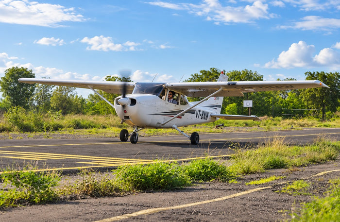 Unforgettable 60-Minute Private Cessna Joyride Over Mumbai from Juhu Airport for Up to 3 Passengers