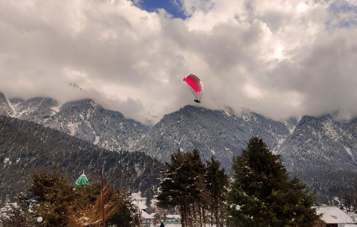 Paragliding in Srinagar