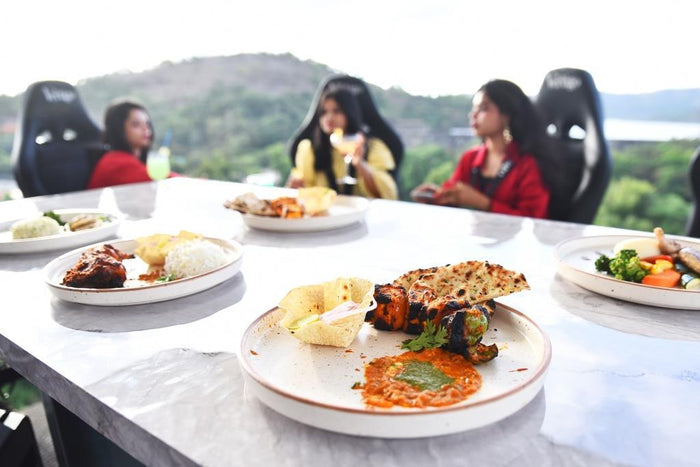 Romantic Dinner in the Sky: Unforgettable Couples Dining Across 7 Stunning Locations