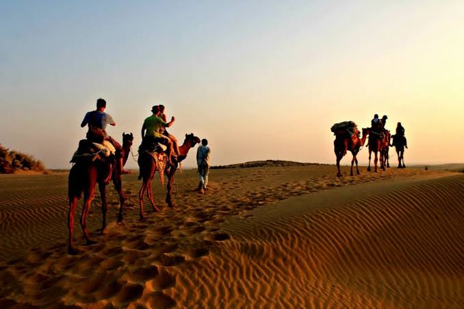 Thrilling Overnight Camel Safari and Stargazing Experience in Jaisalmer