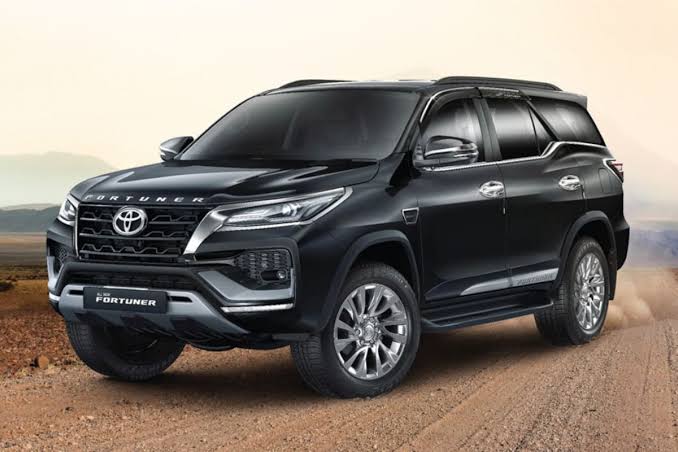 Premium Fortuner with AC Car Rental in Srinagar