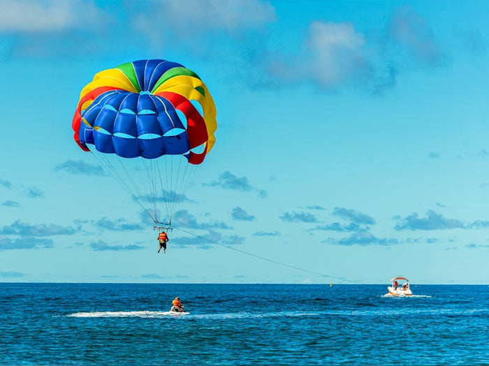 Thrilling Parasailing Experience in Kovalam by Bond Safari