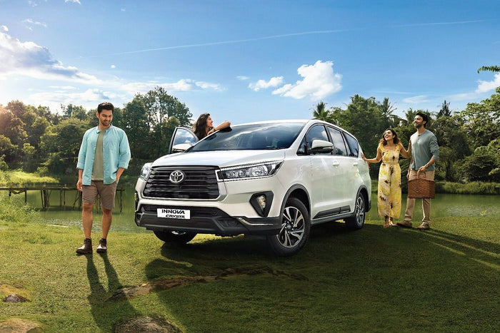 Private Toyota Innova AC Sightseeing Car with Driver in Srinagar