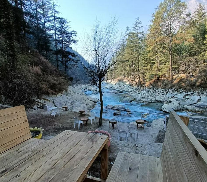 Riverside Israeli Lunch & Local Apple Wine Tasting Experience in Kasol