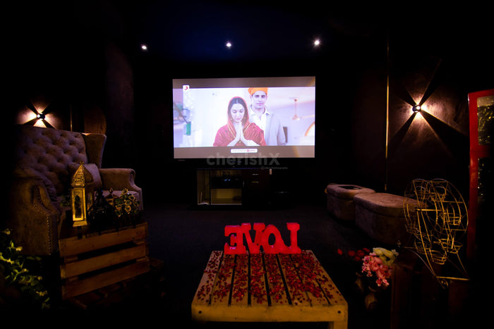 Romantic Couple Movie Date At ShowCity